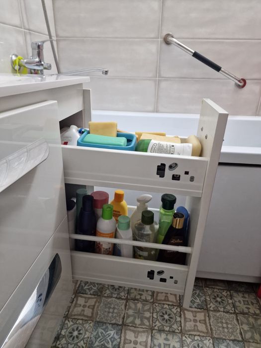 Продам раковину с тумбой.