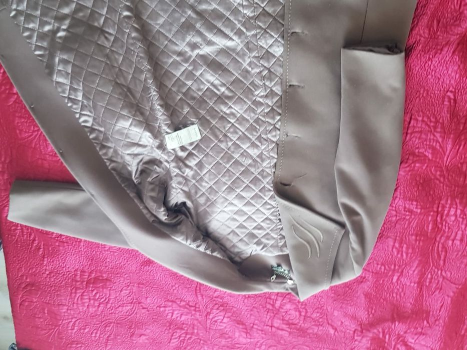 Продам  польто в хорошем состояние.