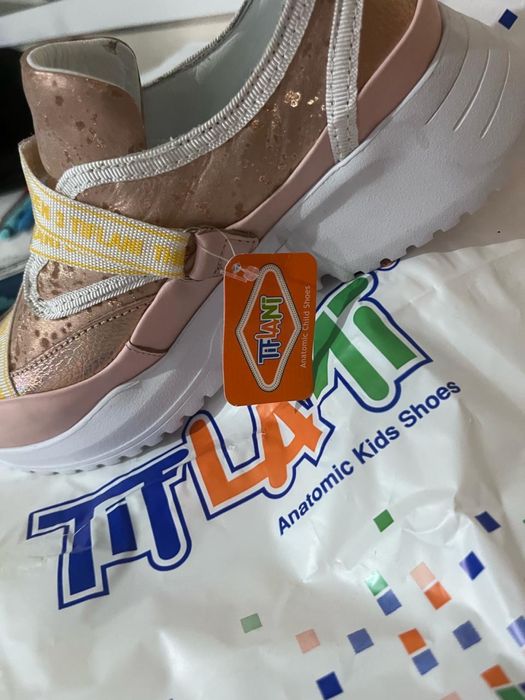 Продам новые кросовки с этикеткой 36 размер