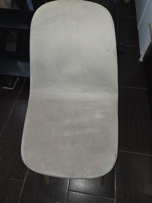 Vand 4 scaune bucatarie 40  lei/buc