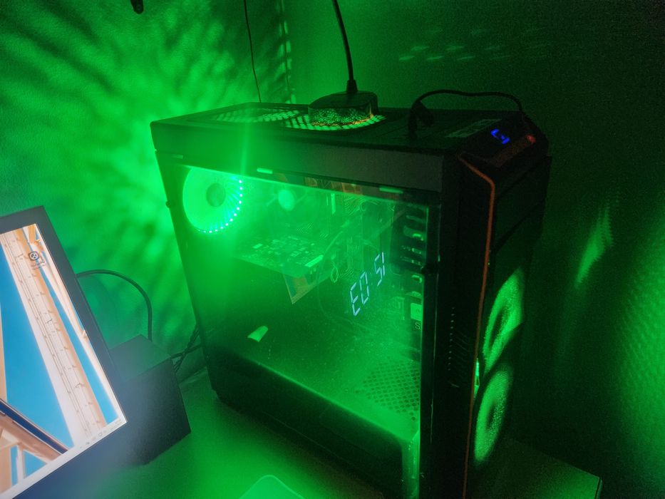 Vând pc de gaming
