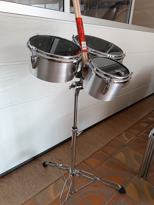 Бонгоси . Барабани .Перкусии