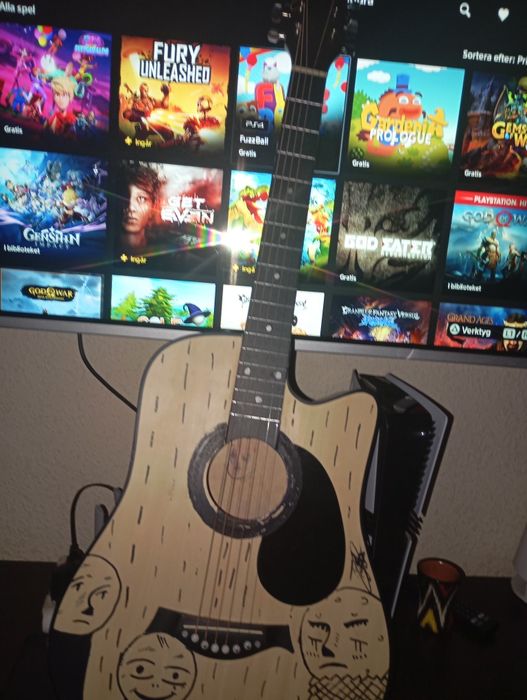 уникальная гитара акустическая с  ручной росписью маслом