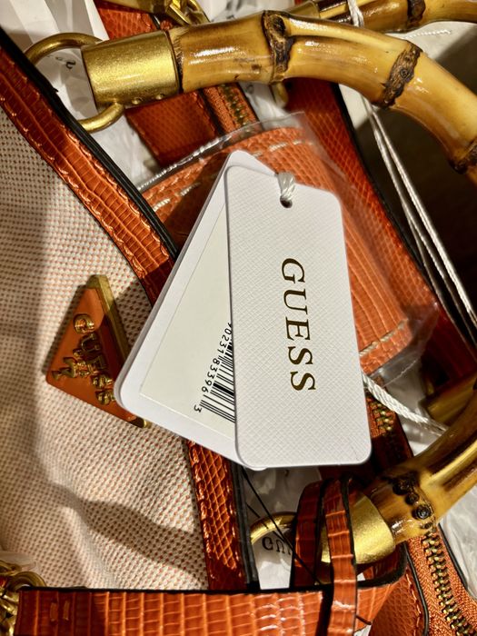 Дамска чанта GUESS