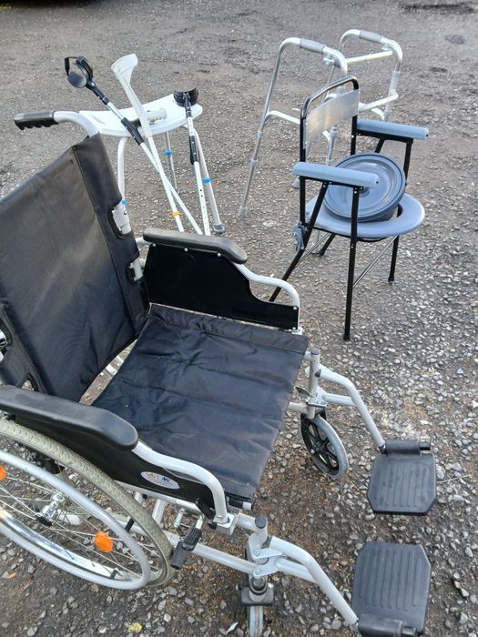Инвалидна количка. Тоалетен стол  чисто нови