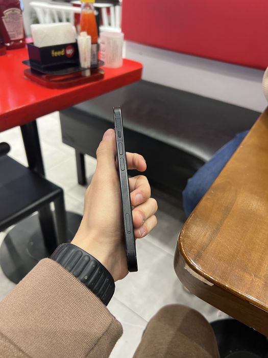 Iphone 15ozi 128gb sim kartali ideal