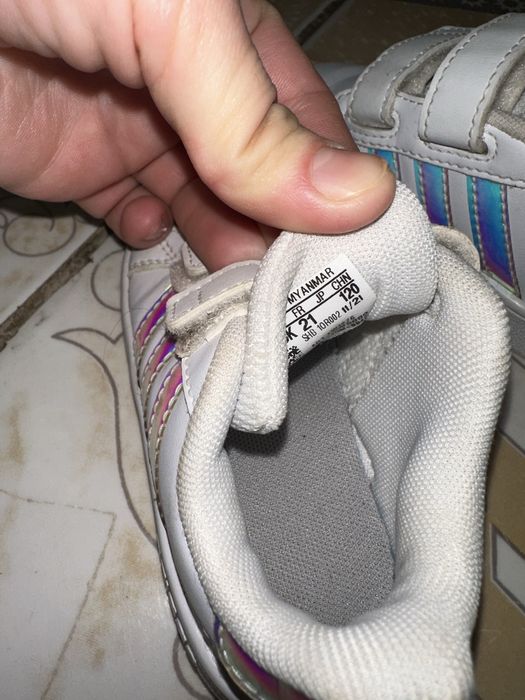 Adidasi marimea 21