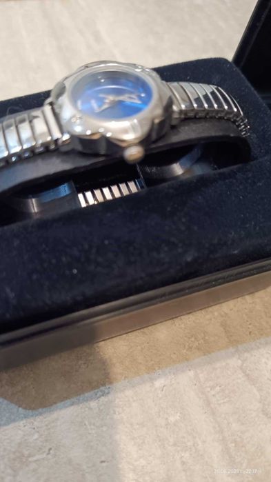 Дамски часовник гривна