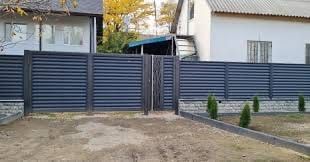 Construim garduri și porți la cerința clientului