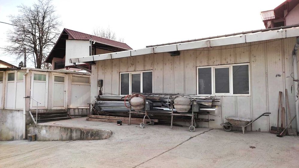 Inchiriez hala 250 mp