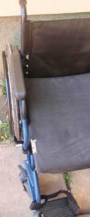 Vand fotoliu rulant pentru persoane cu handicap