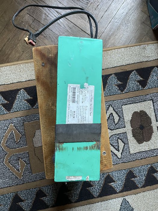 Vind baterie trotineta de 48V.