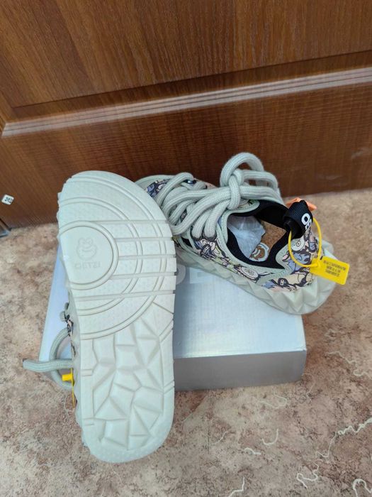 Продаю женские кеды