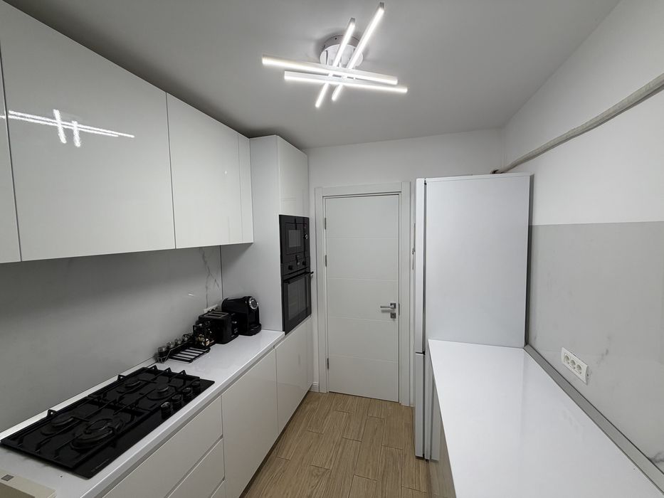Apartament 3 camere - Faleza Nord - de vanzare