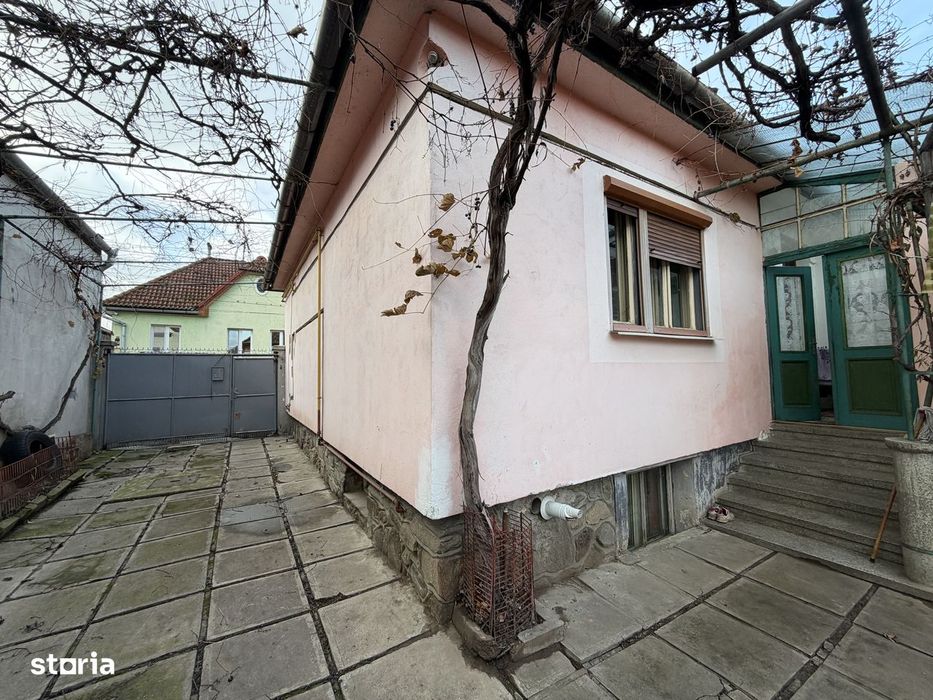 Comision 0% Casa singur in curte, teren 1075 mp, Turnisor