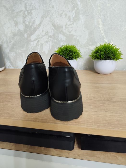 Продам туфли женские новые