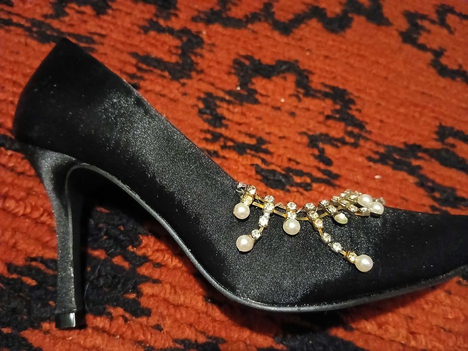 Pantofi Stiletto Negri Satin - Noi cu Perle și Strasuri