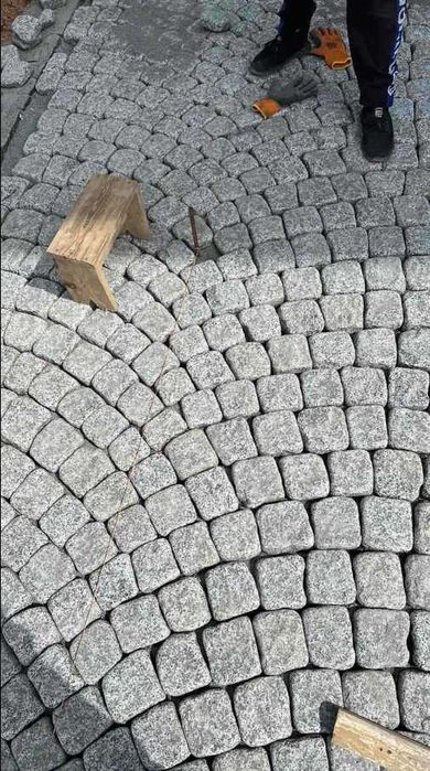 Piatra Cubică de Bazalt – Finisaj Profesional pentru Exterior