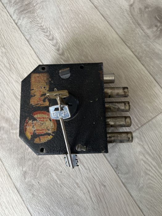 Продам дверной замок