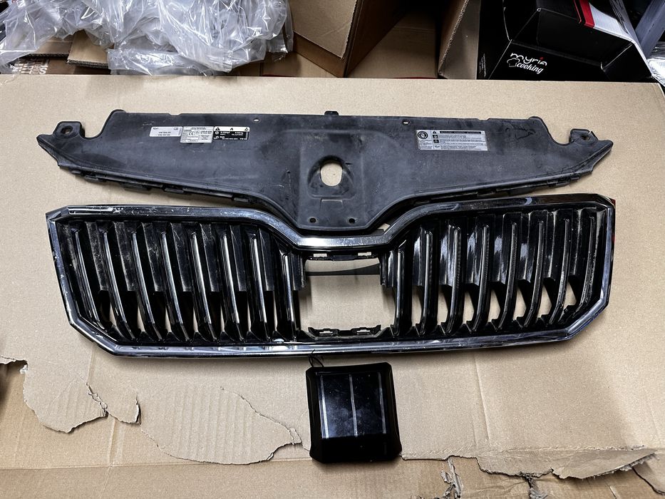 Grilă radiator.capac distronic skoda superb 3.v.