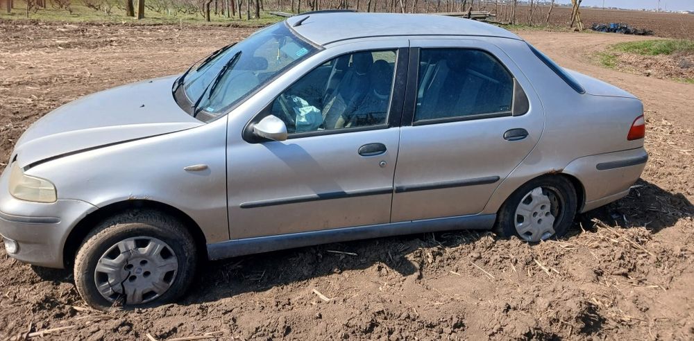 Fiat Albea 2004.