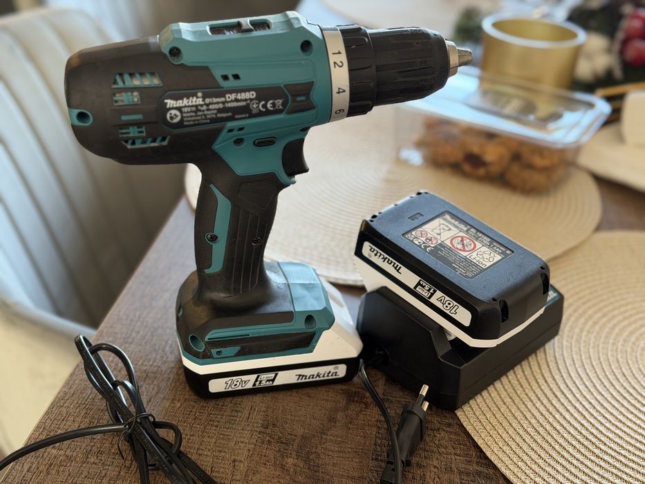 Vand Makita ingaurit si insurubat DF488D