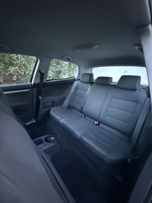 Vând Volkswagen Golf 5 Coupe