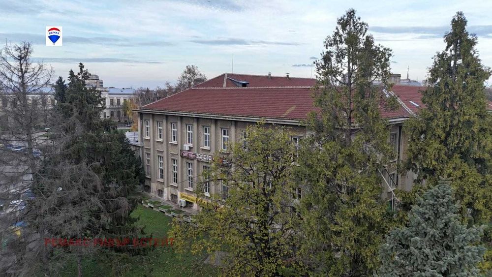 Дава се под наем Офис в Русе, Център - 1943 кв.м за 13615.47 € - Снимка #5