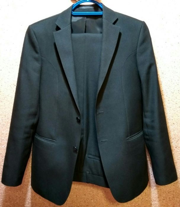 Продается  новый костюм