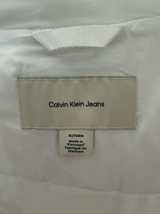 Geaca Calvin Klein alba purtata o singura data