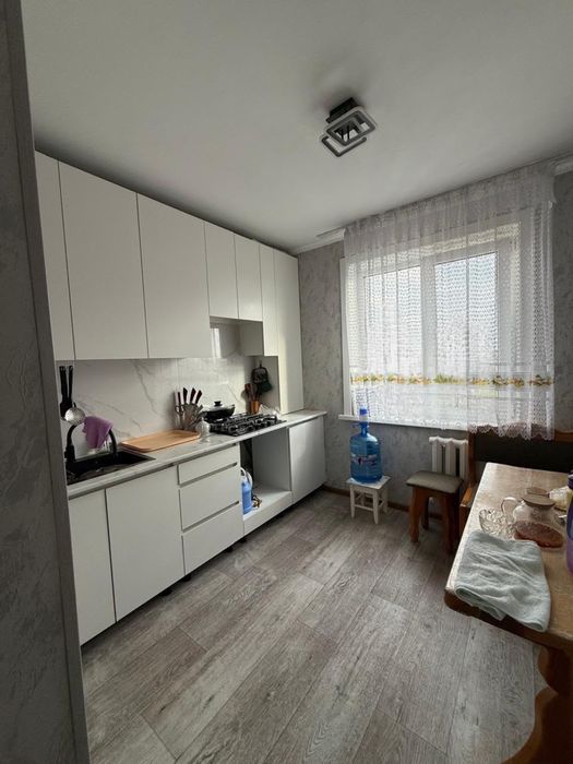 В продаже 2-х ком. новой план. 19мкр, 8 этаж, не угол, новый лифт