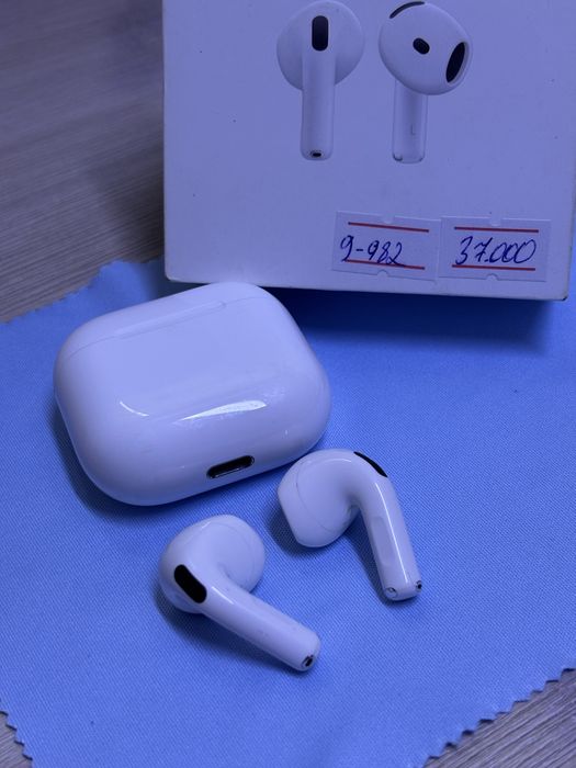 AirPods 4 в хорошем состоянии