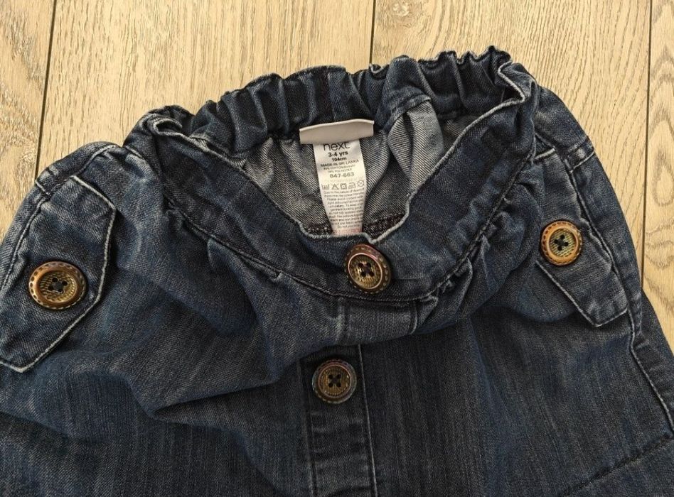 Rochița Reserved și fusta Next 104-110