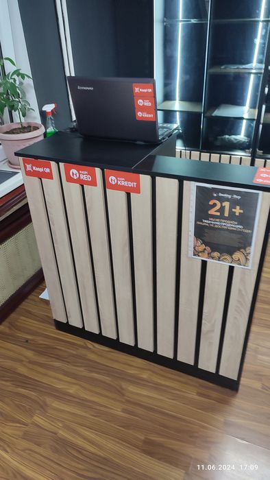 Шкафы для магазинов