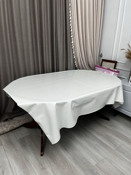 Продается стол и стулья