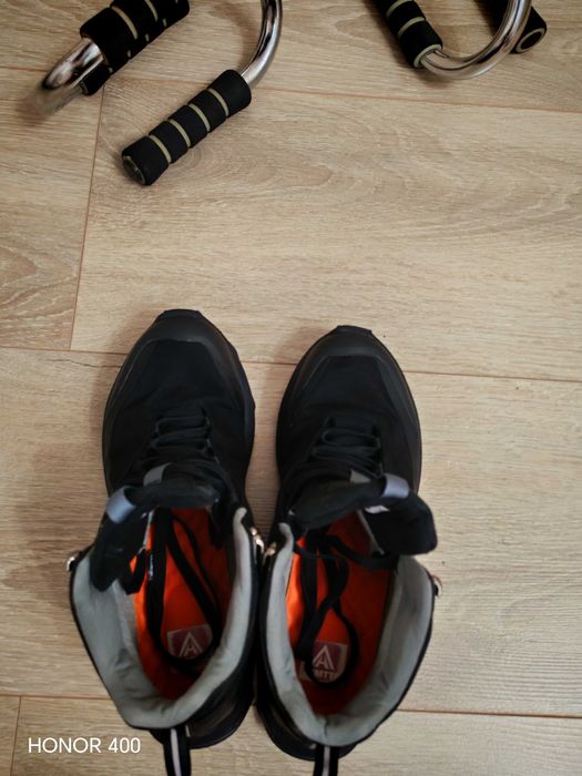 кроссовки хумто демисезонные.