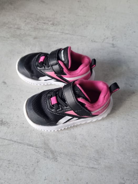 Продавам маратонки Reebok р-р 19.5   Запазени са!