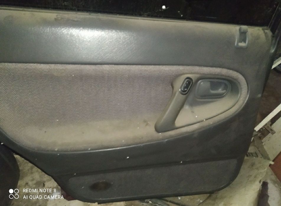 Дверь Мазда кронус