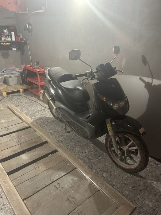 Пиаджо Пиаджио Бевърли скутер(номера,талони,застраховка,преглед)