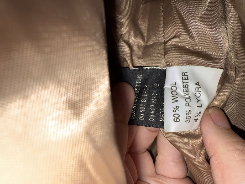 Продаётся женское пальто.