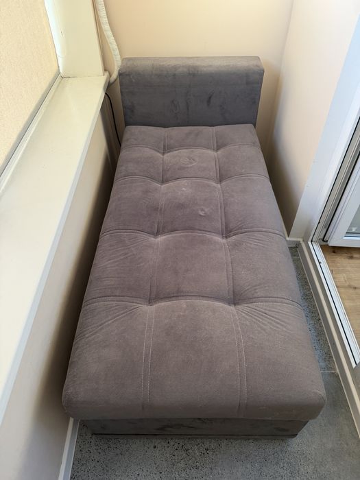 Отдам даром диван.