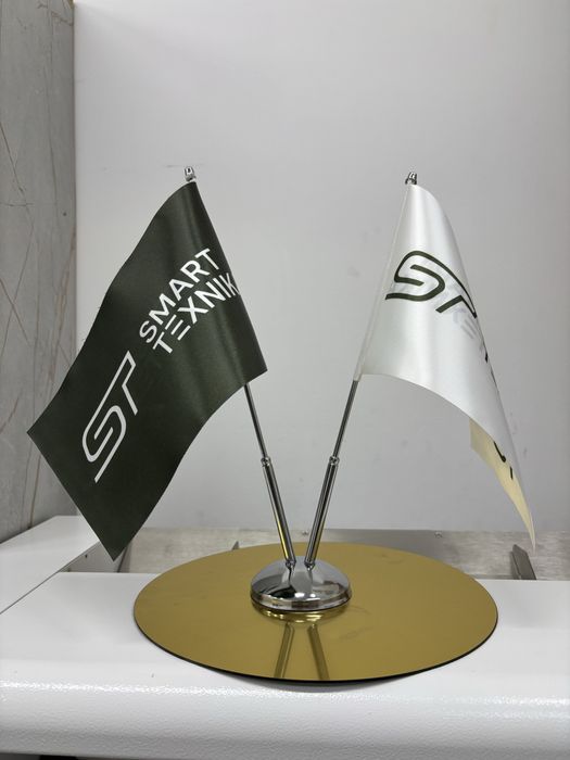 Изготовление настольных флажков