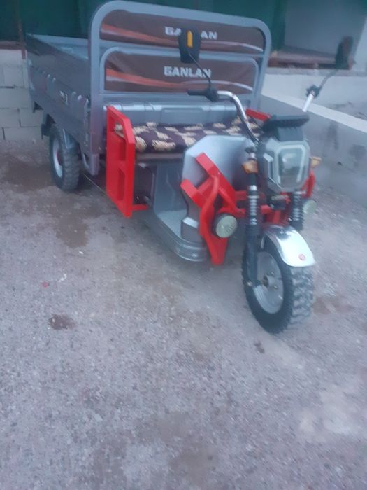 Muravey 1 tonnalik sotiladi holati allo darajada akumlatori  6 ta