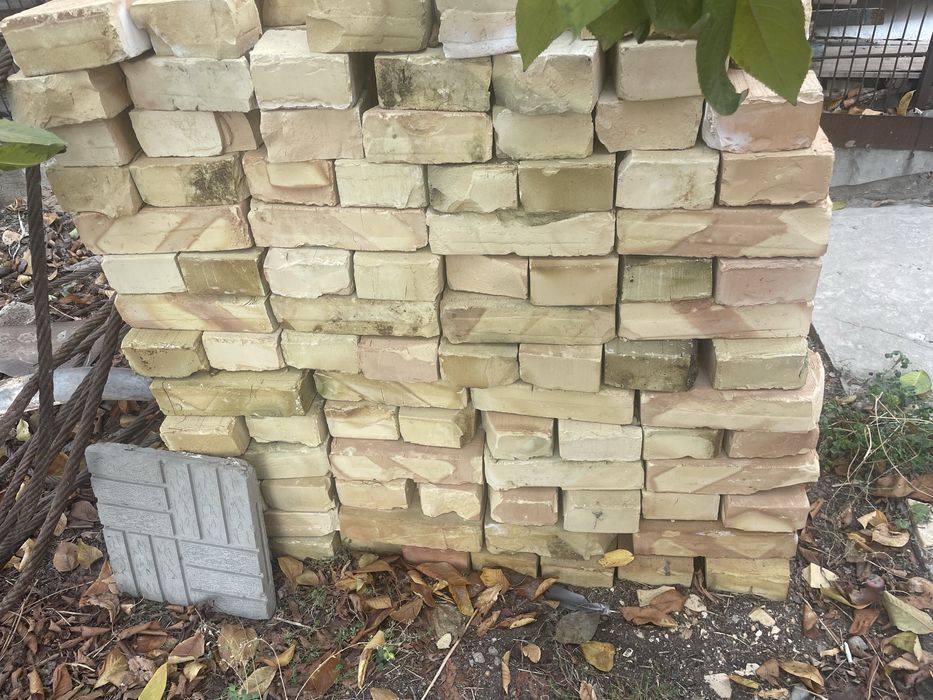 Стоительный  кирпич