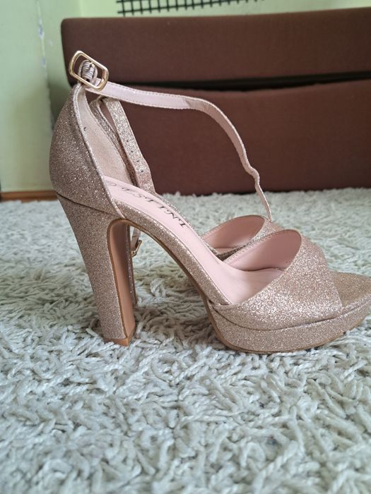 Sandale de ocazie marime 35