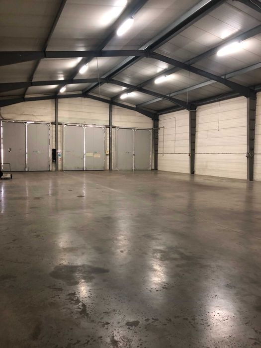 Inchiriez hala industriala / depozit 450 mp Bucov Prahova