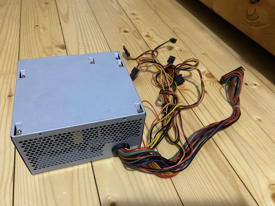 Dau sursa de 520w la schim pentru un cooler cu RGB