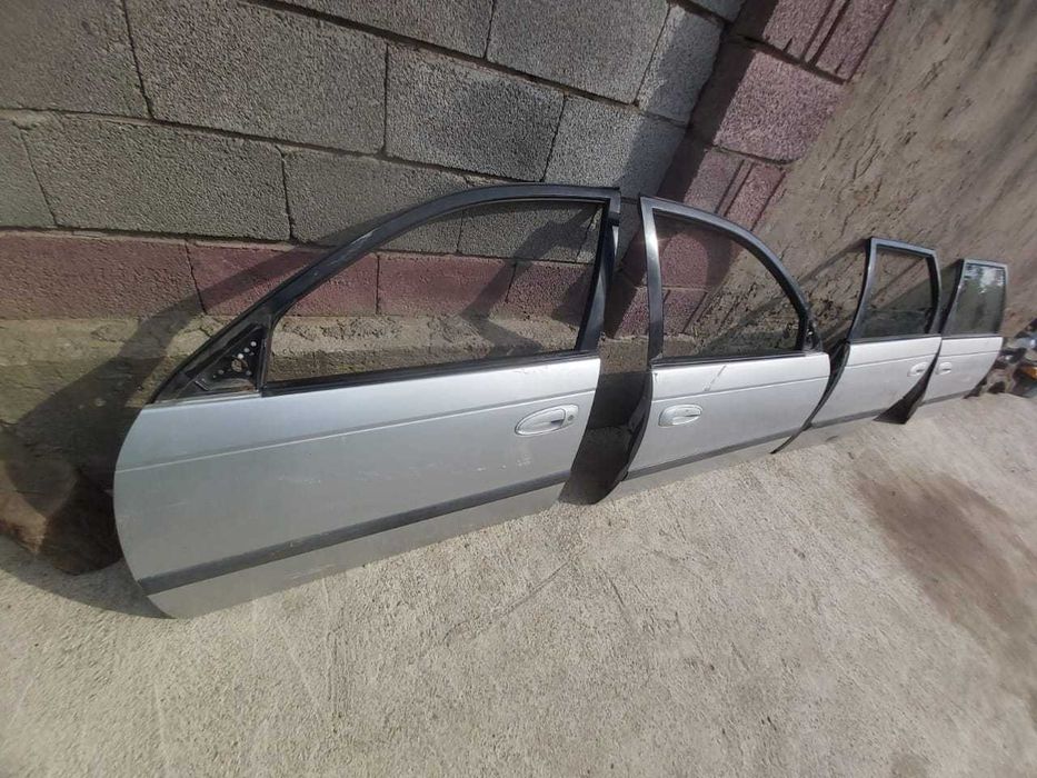 двери на toyota avensis 2000г