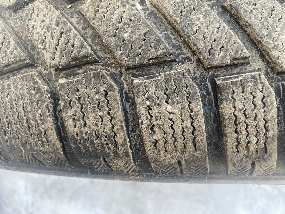 Комплект зимних шин