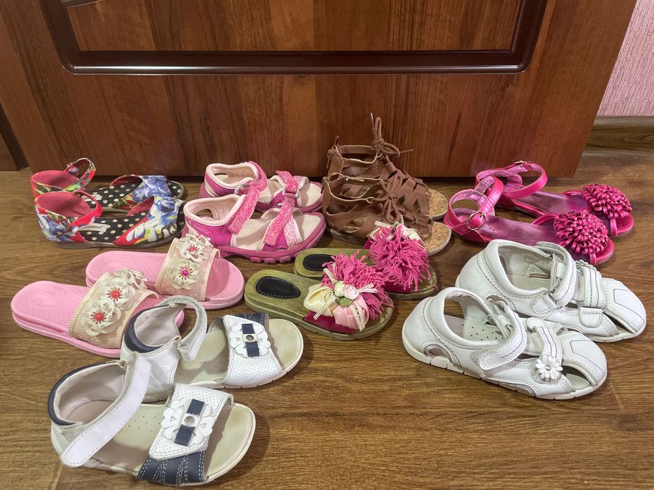 Босоножки и шлёпки